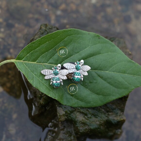 Premium Quality – .925 Sterling Silver Bee Earrings • Emerald Green & Clear CZ. - Picture 3 of 10